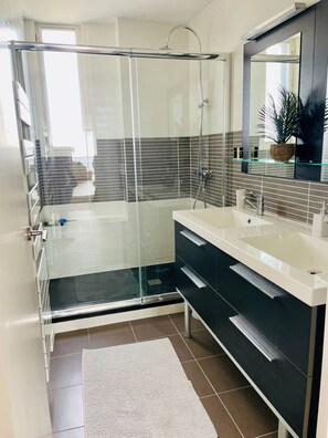 Een douche, een haardroger