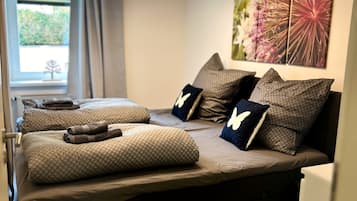 5 bedrooms, travel crib, WiFi, bed sheets