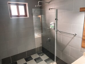 Standard Room | Bathroom