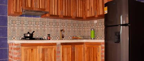 Fridge, stovetop, coffee/tea maker, electric kettle