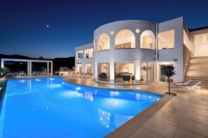 Piscine extérieure, piscine chauffée