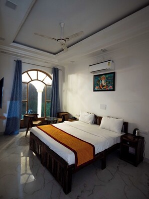 6 bedrooms, WiFi, bed sheets - luxury room and beautiful garden. located at main ranthambore (Sawai Madhopur)