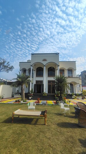 Terrace/patio - luxury room and beautiful garden. located at main ranthambore (Sawai Madhopur)