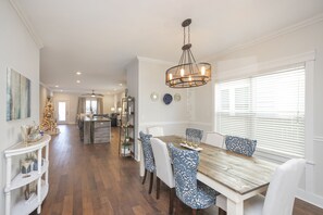 Dining - The Cahal Retreat Hot Tub | CousinsBnB (Nashville)