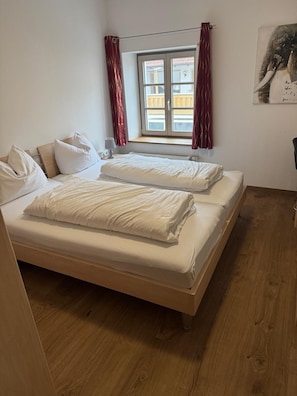 Quarto casal standard | Escrivaninha, Wi-Fi de cortesia