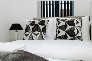 3 makuuhuonetta, silitysrauta/-lauta, Wi-Fi, vuodevaatteet