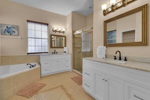 Shower, hair dryer, towels - Villa Private Pool and Spa close to Disney! (Kissimmee)