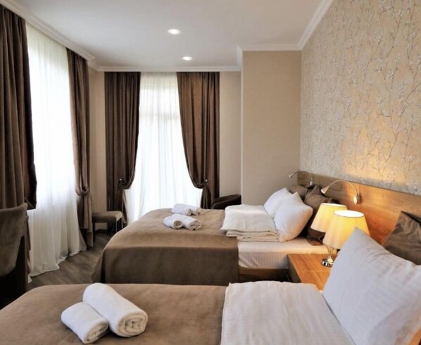 Deluxe Triple Room | 1 bedroom, soundproofing, iron/ironing board, free WiFi