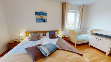 3 Schlafzimmer, Bügeleisen/Bügelbrett, Reisekinderbett, kostenloses WLAN