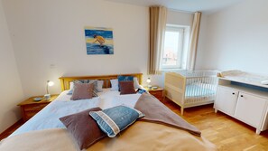 3 Schlafzimmer, Bügeleisen/Bügelbrett, Reisekinderbett, kostenloses WLAN