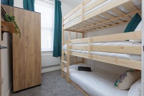 2 bedrooms, WiFi, bed sheets