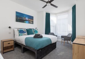 2 bedrooms, WiFi, bed sheets - The Western Room 8 - Sleeps 4 (Blackpool)