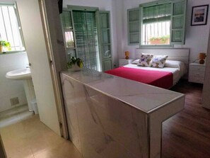 Basic-Studio, 1 Queen-Bett, Stadtblick