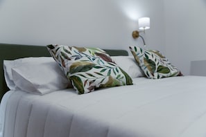 1 slaapkamer, een strijkplank/strijkijzer, gratis wifi, beddengoed