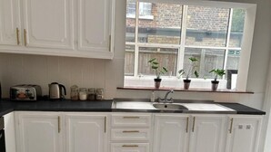 Private kitchen - Balham South Lndn Spacious Guest House 2 (London)