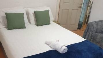 1 bedroom, iron/ironing board, free WiFi
