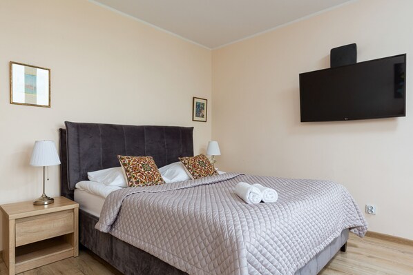 3 bedrooms, bed sheets