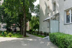 Exterior - Apartment With Three Bedrooms by Renters (Warsaw)