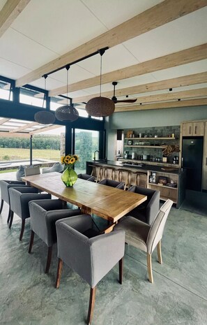 Dining - Spacious modern farmhouse on 16 hectares
(Magaliesburg)