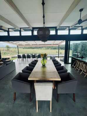 Dining - Spacious modern farmhouse on 16 hectares

 (Magaliesburg)