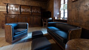 Apartment, 2 Bedrooms (2 Bedrooms) | Living area | 55-inch TV with cable channels - Roma 34 (Bormio)