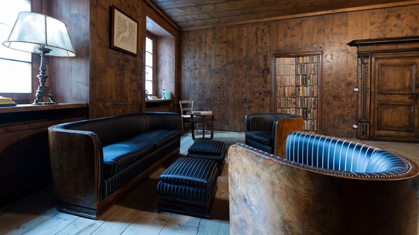 アパートメント 2 ベッドルーム (2 Bedrooms) | リビング エリア | 55 インチのテレビ (ケーブル放送視聴可)