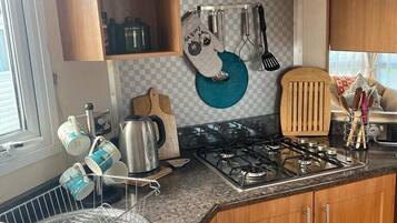 Fridge, microwave, oven, coffee/tea maker