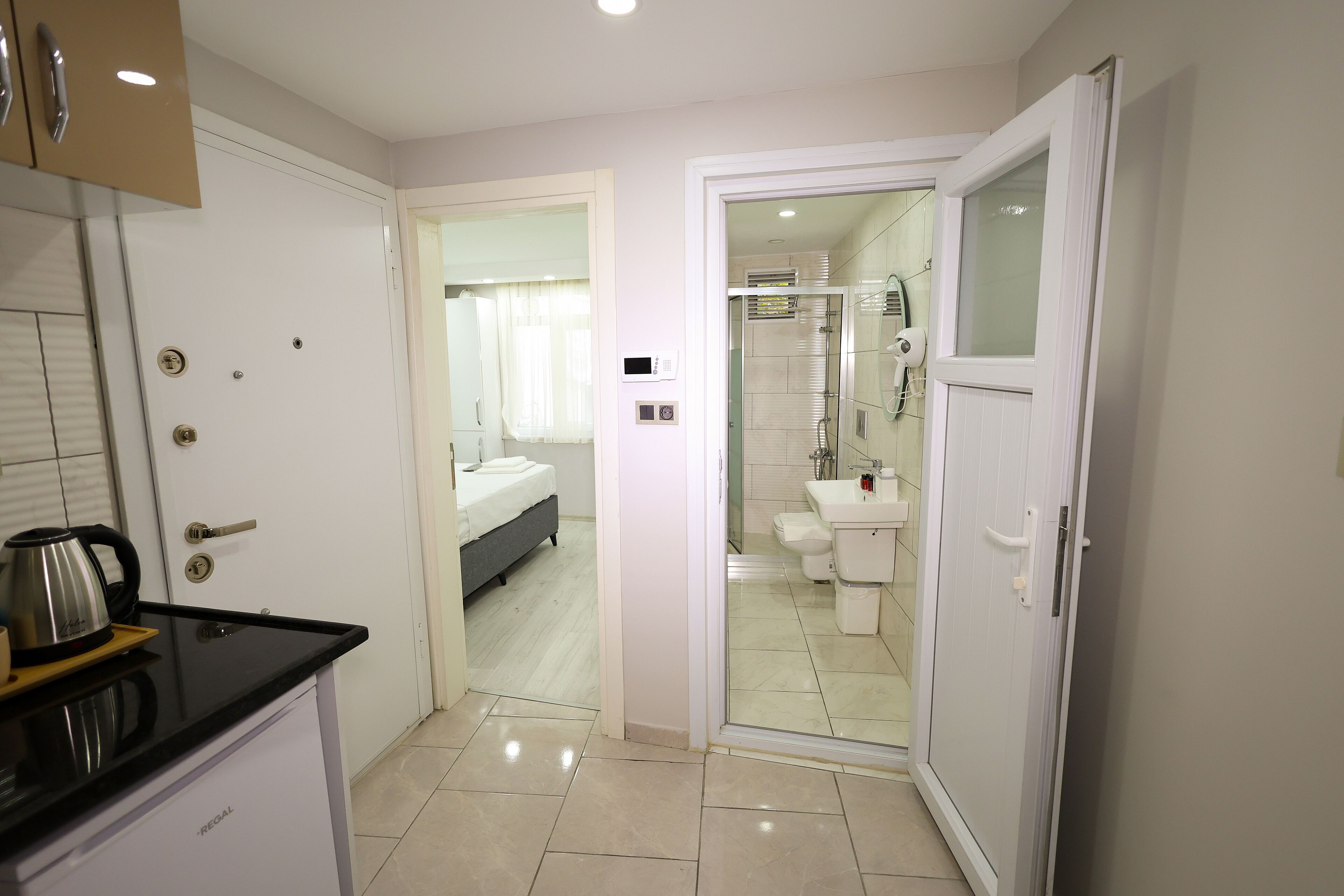 Suíte estúdio luxo | Cozinha privada | Geladeira, cafeteira/chaleira, chaleira elétrica