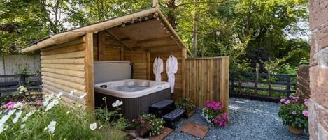 Tina de hidromasaje al aire libre