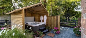 Dandelion Cottage, Hot Tub, Dalston, Carlisle, Lakes, Hadrian's Wall
