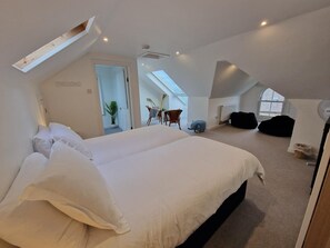 4 chambres, fer et planche à repasser, lit parapluie, Wi-Fi gratuit