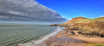 Seaside Bliss in Llangrannog: Charming Cottage, 10 Mins from Beach, Sleeps 8, Dog-Friendly