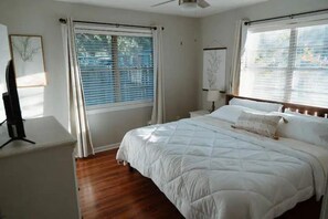 3 室のベッドルーム、旅行用ベビーベッド、WiFi (無料)、ベッドシーツ