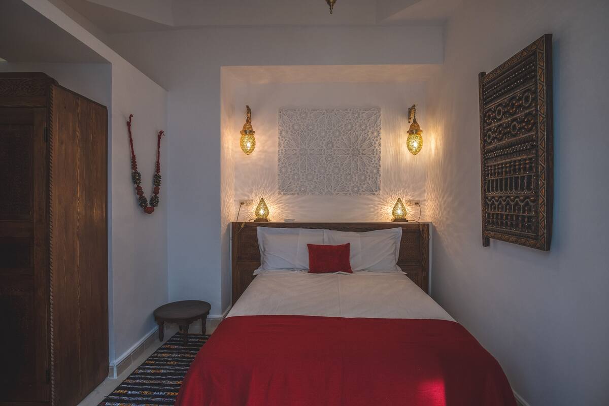 Basic Double Room, 1 Double Bed, Non Smoking, Private Bathroom