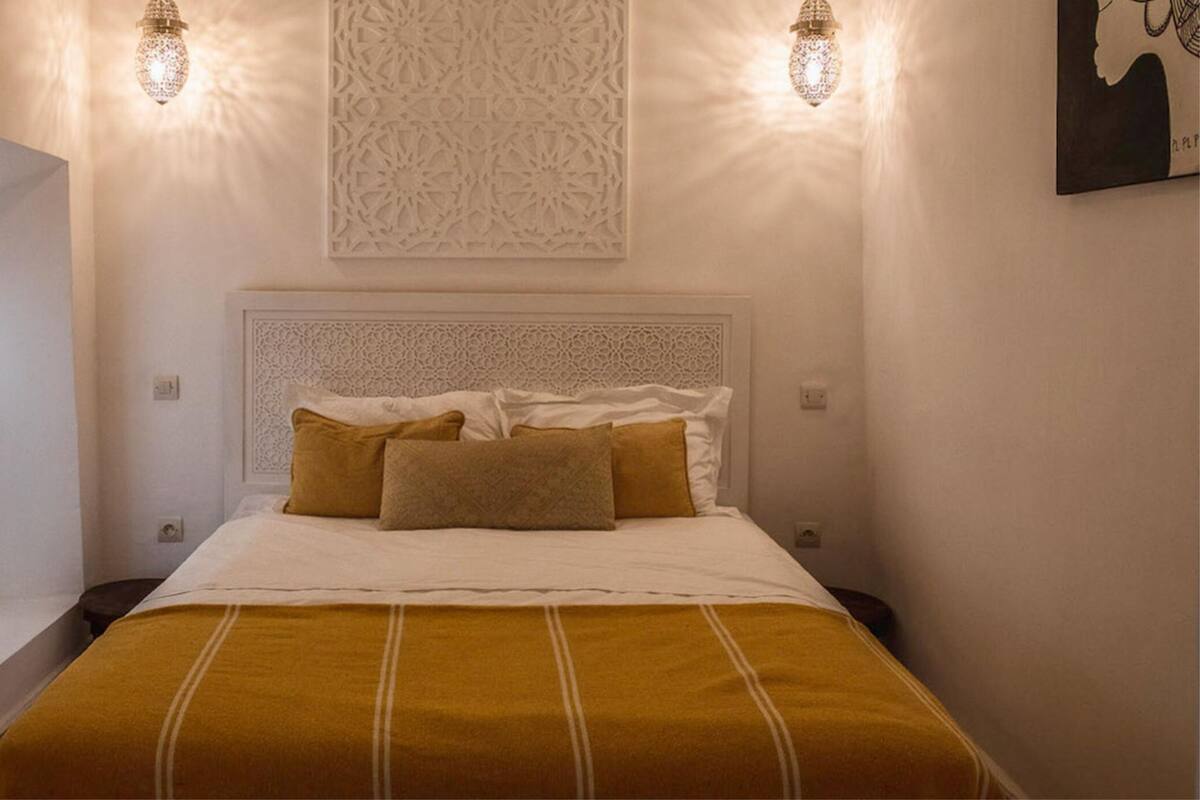 Egyptian cotton sheets, premium bedding, down duvets, in-room safe