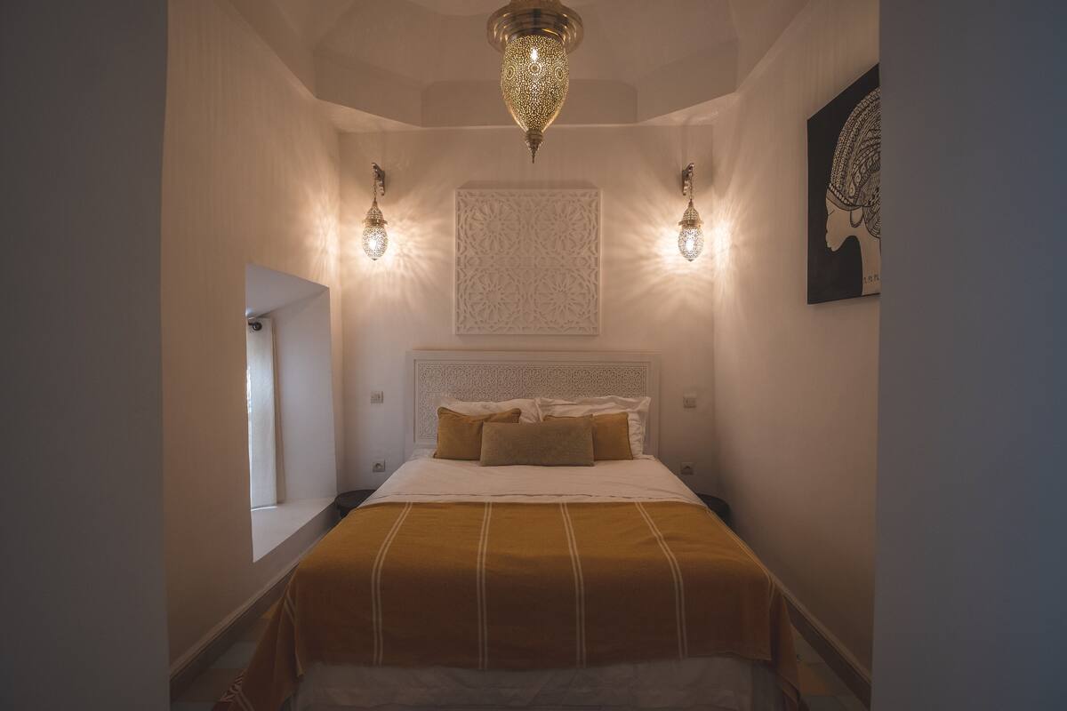 Romantic Double Room, 1 Queen Bed, Non Smoking, Private Bathroom
