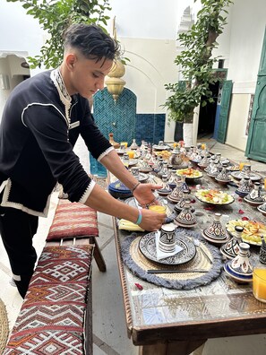 Desayuno de cocina local incluido todos los días