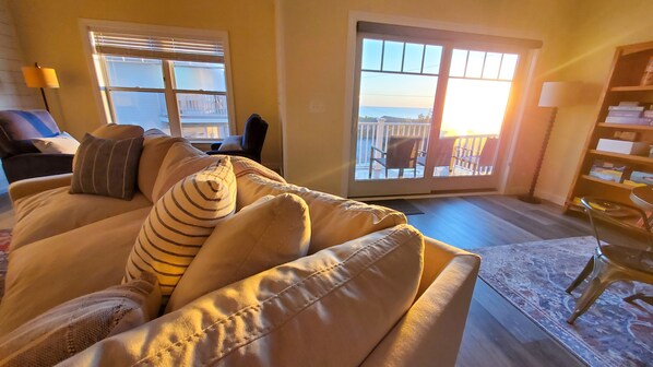 Fernseher, Kamin, DVD-Player, Bücher