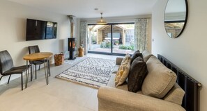 Smart TV, fireplace - Hoglet Cottage, Hot Tub, Dalston, Carlisle, Lakes (Dalston Carlisle)