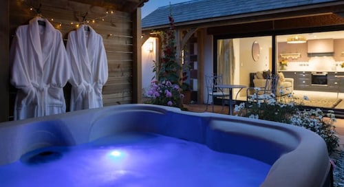 Hoglet Cottage, Hot Tub, Dalston, Carlisle, Lakes