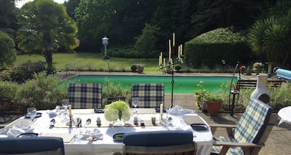 Victorian Mannor House with easy London access