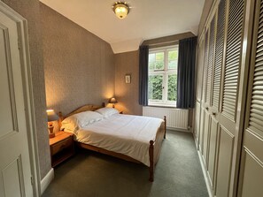 8 Schlafzimmer, Bügeleisen/Bügelbrett, Reisekinderbett, WLAN