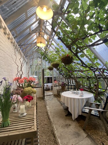 Victorian Mannor House with easy London access 