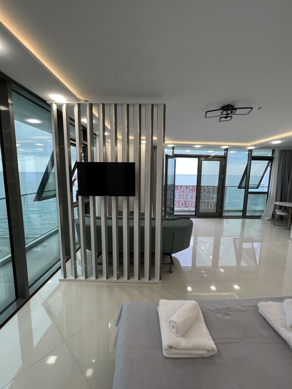 1 間睡房、熨斗/熨衫板、床單