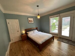 2 bedrooms, desk, iron/ironing board, travel cot