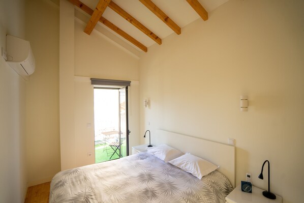 2 bedrooms, iron/ironing board, Internet, bed sheets