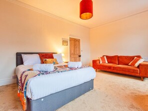 3 bedrooms, iron/ironing board, free WiFi, bed sheets