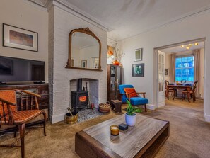 Smart TV, fireplace - Charming Victorian Hidden Gem - Pass the Keys (Market Drayton)