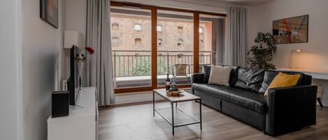 Comfort Apartment | 1 bedroom, individually decorated, individually furnished, desk