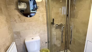 House | Bathroom | Separate bathtub and shower, deep-soaking bathtub, hair dryer, towels